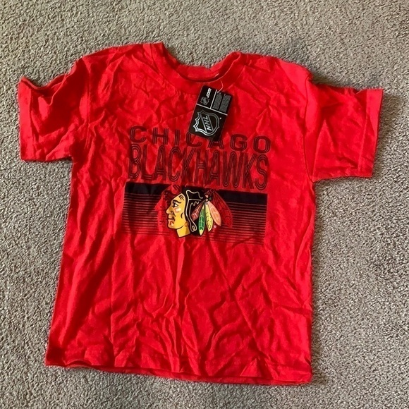 𝅺youth size medium Chicago Blackhawks TShirt NWT - Picture 1 of 4